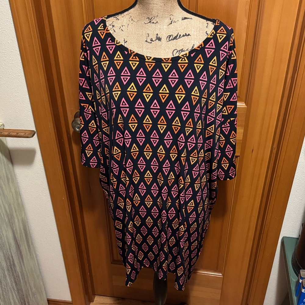 LuLaRoe Irma Slinky Material Geometric high- low Top